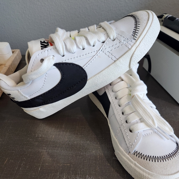 Nike Shoes - NIKE Blazer Low 77